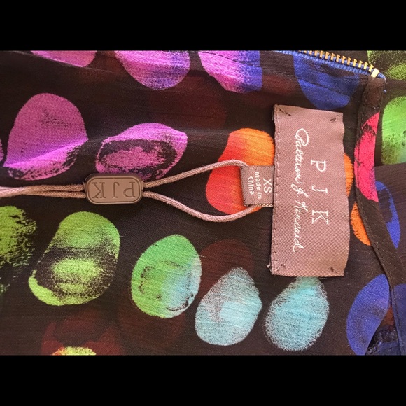 Cute Polka Dot Top - Quarter Length Cuffed Sleeves - Size XS - Picture 3 of 6